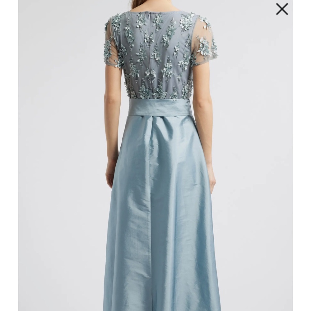 Pisarro Nights Elegant Blue Floral Embroidered Dress - Picture 2 of 8